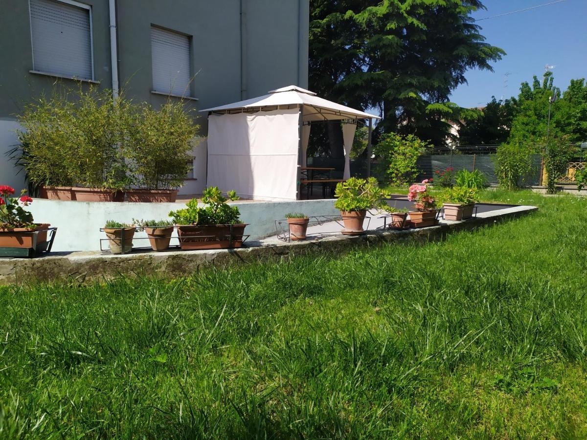 Casa Vacanze I Giardini di Marzo San Giorgio di Mantova Esterno foto